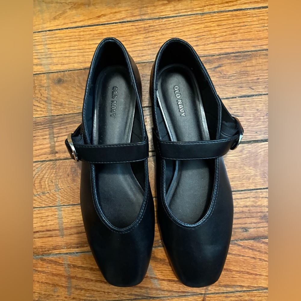 Old Navy Women's Black Flats with Strap